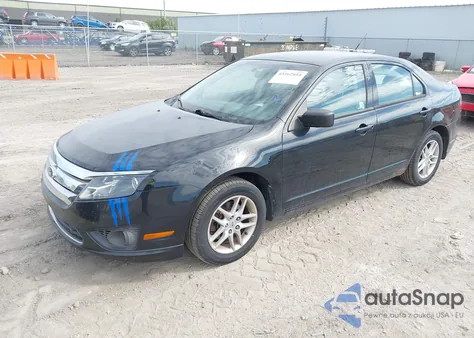 2010 Ford Fusion S z USA, uszkodzony, nr VIN 3FAHP0GA7AR431956